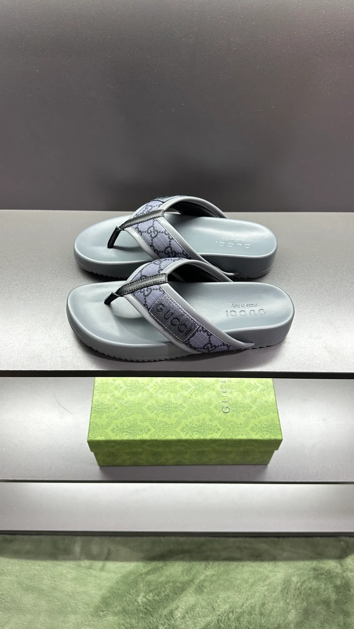 [G Family Couple Style] P: 300💰Female size 36~40 Men's size 39~45, (46. Custom-made Unisex GG slippers This slipper is made of GG polyester fiber and is decorated with a Gucci label on the front, adding a striking logo feel to the style. Beige GG recycled polyester fiber Unisex leather trim "Gucci Made in Italy" embroidered label Rubber sole Flat Made in Italy